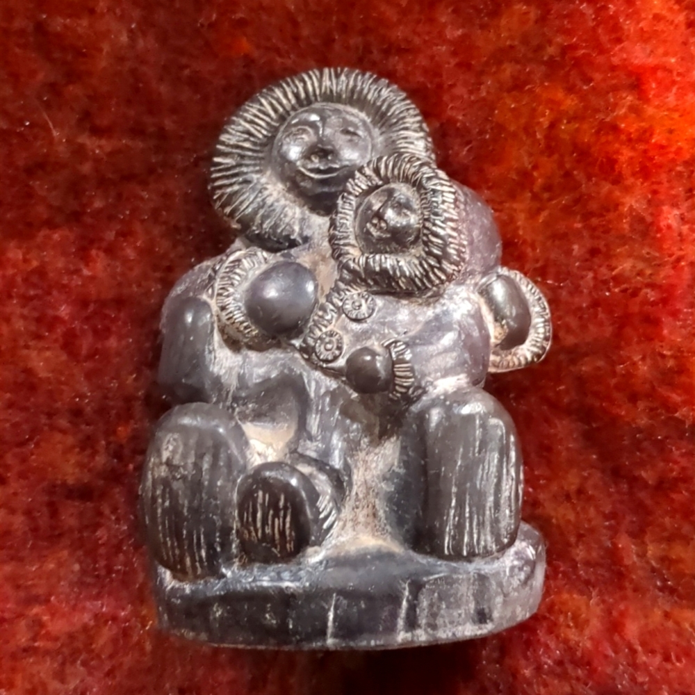 WOLF* Carved black stone Inuit figurine Woman/child indigenous Canadian art